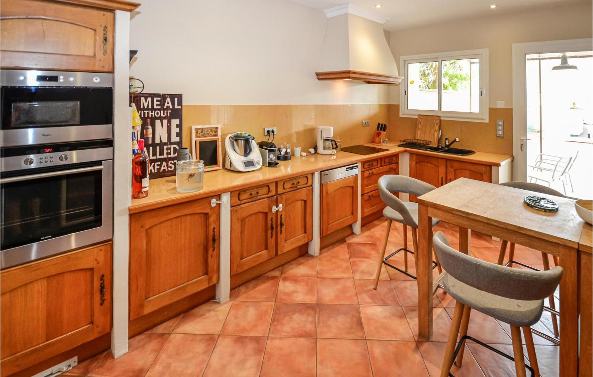 3 Bedroom Awesome Home In Chateuneuf De Gadagne Châteauneuf-de-Gadagne Eksteriør billede
